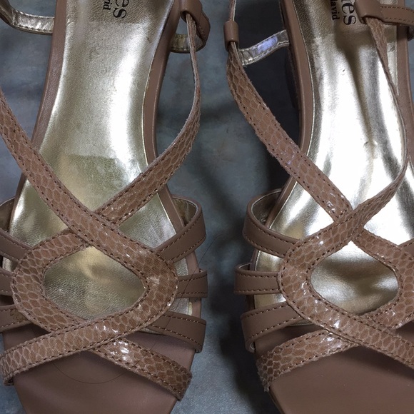 Charles David beige sandals (sz 7 1/2) - Picture 6 of 12